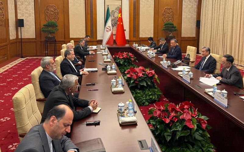 The US and Iran flags waving together, symbolising a potential peace agreement between the two nations, with a bright and hopeful colour palette, representing a new era of diplomacy and international cooperation, and a chance for lasting peace in the region