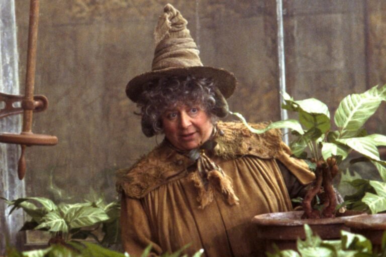 Miriam Margolyes on Cameo, a platform where celebrities offer personalised messages and content to their fans, with a focus on celebrity endorsements and online platforms
