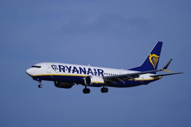 ryanair plane in emergency landing