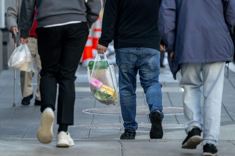 uk economy and us inflation graph