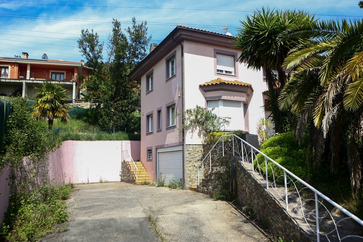 A photograph of a locked door with a sign that reads 'Help', symbolising the 'House of Horrors' case in Spain where a couple locked their children up for over three years, highlighting the importance of reporting suspicious behaviour and supporting child welfare
