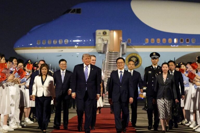 Donald Trump and Chinese President Xi Jinping shake hands during a diplomatic meeting, symbolising the complex and intriguing relationship between the United States and China, with a subtle backdrop of the Chinese flag and the American flag, representing the delicate dance of diplomacy and manoeuvring between the two nations, as they navigate their differences and showcase their strengths and weaknesses, in a display of global power dynamics and international relations.