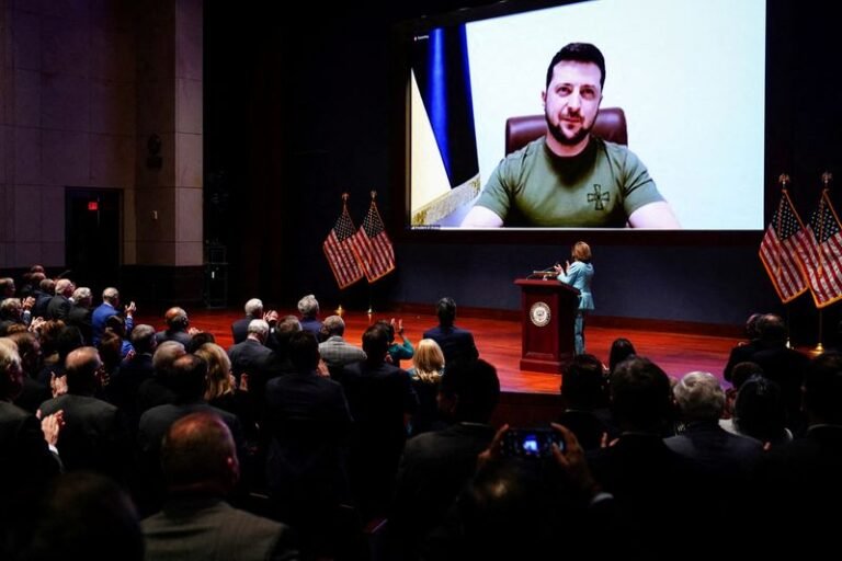 US House of Representatives members gathered around a table, discussing the Ukraine aid package, with a Ukrainian flag in the background, symbolising the country's struggle for sovereignty and the international community's support for Ukraine, as the primary keyword Ukraine aid is naturally included