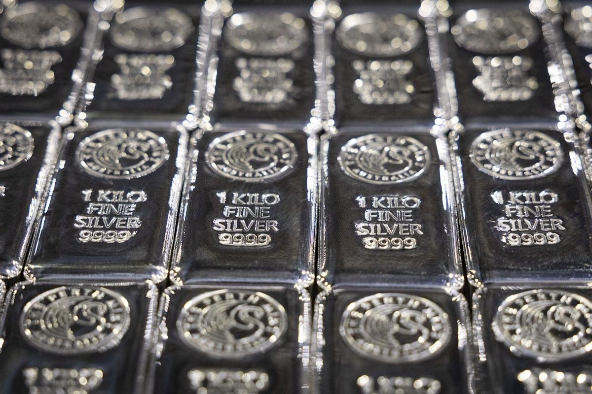 gold and silver prices tumble