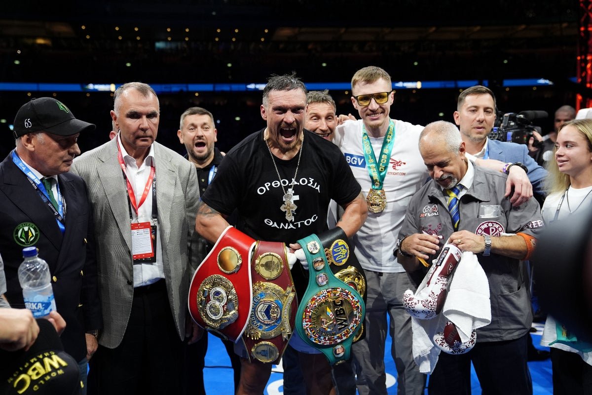 Oleksandr Usyk and Rico Verhoeven face off in the ring, with the IBF title on the line, showcasing their impressive boxing and kickboxing skills, respectively, in a highly anticipated match
