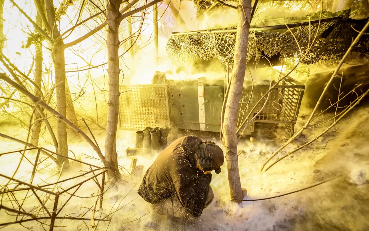 Russian and US flags waving together, symbolising potential cooperation between the two nations, with a focus on the £9tn deal offered by Russia, as announced by Ukrainian President Volodymyr Zelensky