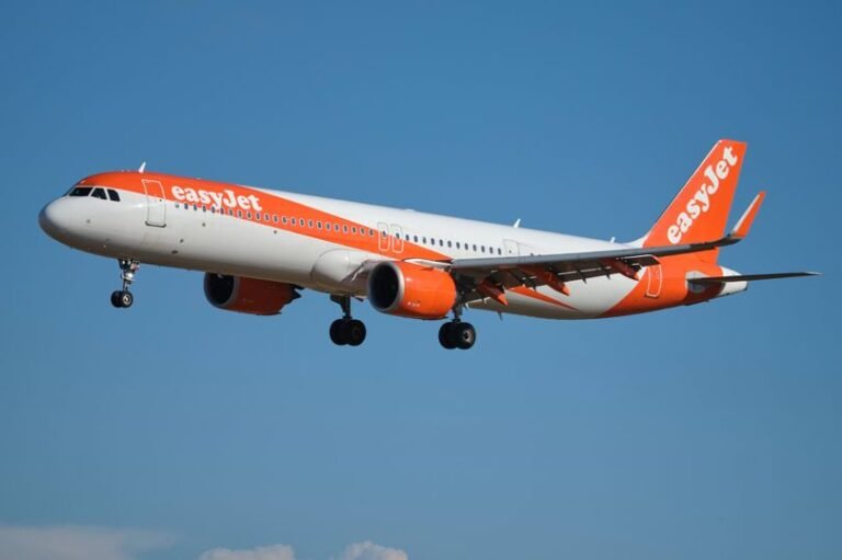 An EasyJet plane making an emergency landing due to a power bank in a passenger's luggage, the primary keyword is emergency landing and airline safety, the image shows the plane landing safely with passengers on board, the power bank was the cause of the incident and it is essential to handle electronic devices properly during flights