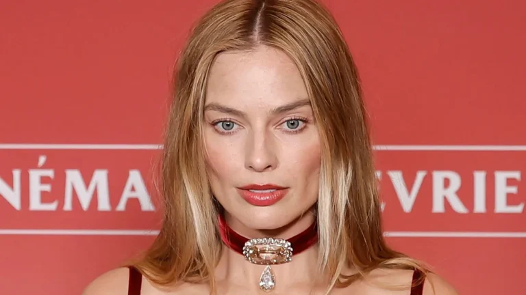 Margot Robbie, a talented Australian actress, smiling confidently, embodying the spirit of body positivity and self-acceptance, with a beautiful, radiant colour that shines from within, as she shares her empowering response to body shaming