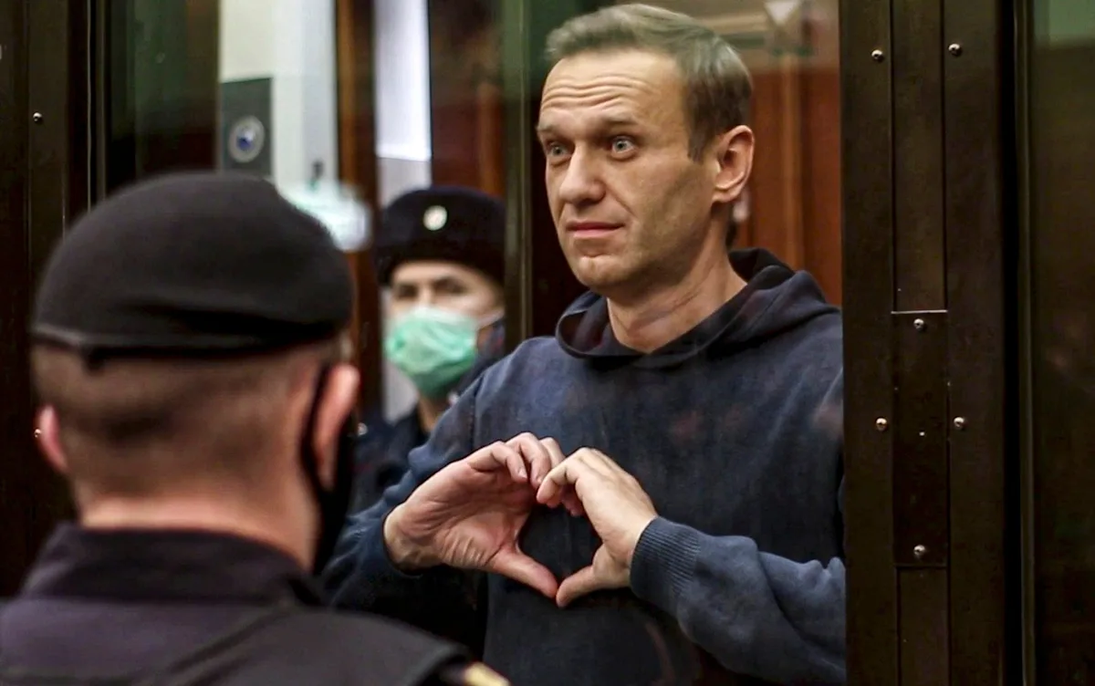 A photo of Alexei Navalny, with a caption describing the deadly frog poison used in his alleged assassination, highlighting the primary keyword phrase Navalny poisoning