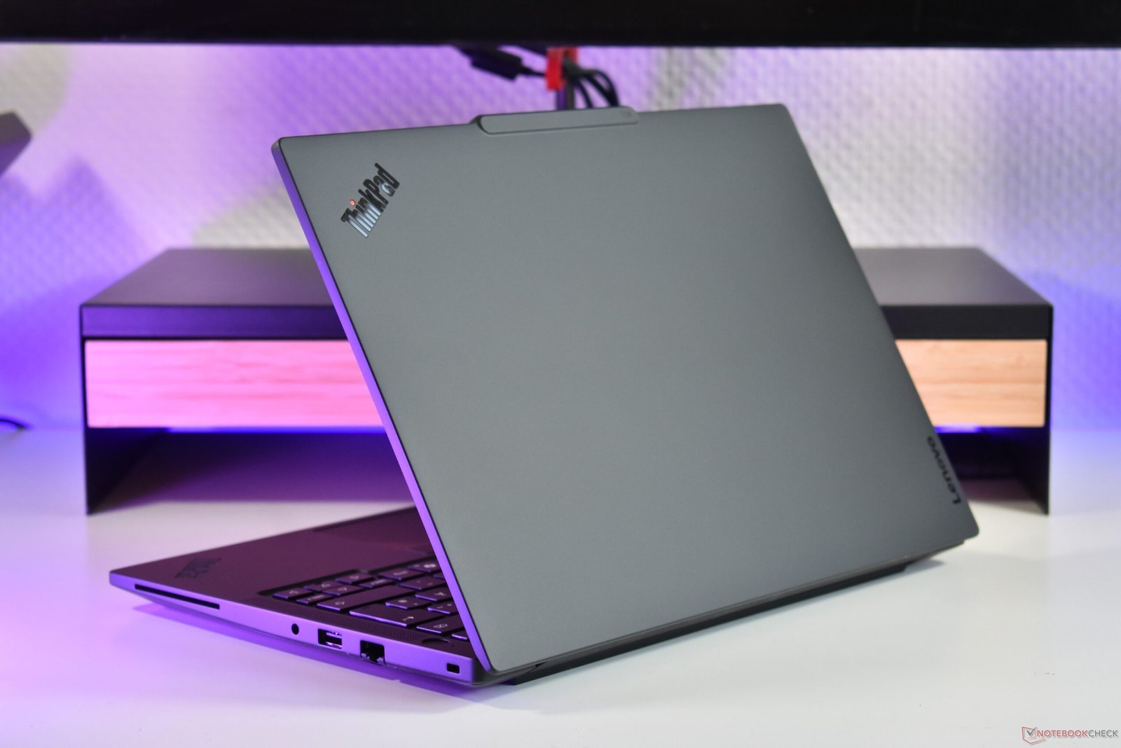 Lenovo ThinkPad T14 G7 and Dell Pro 5 laptops