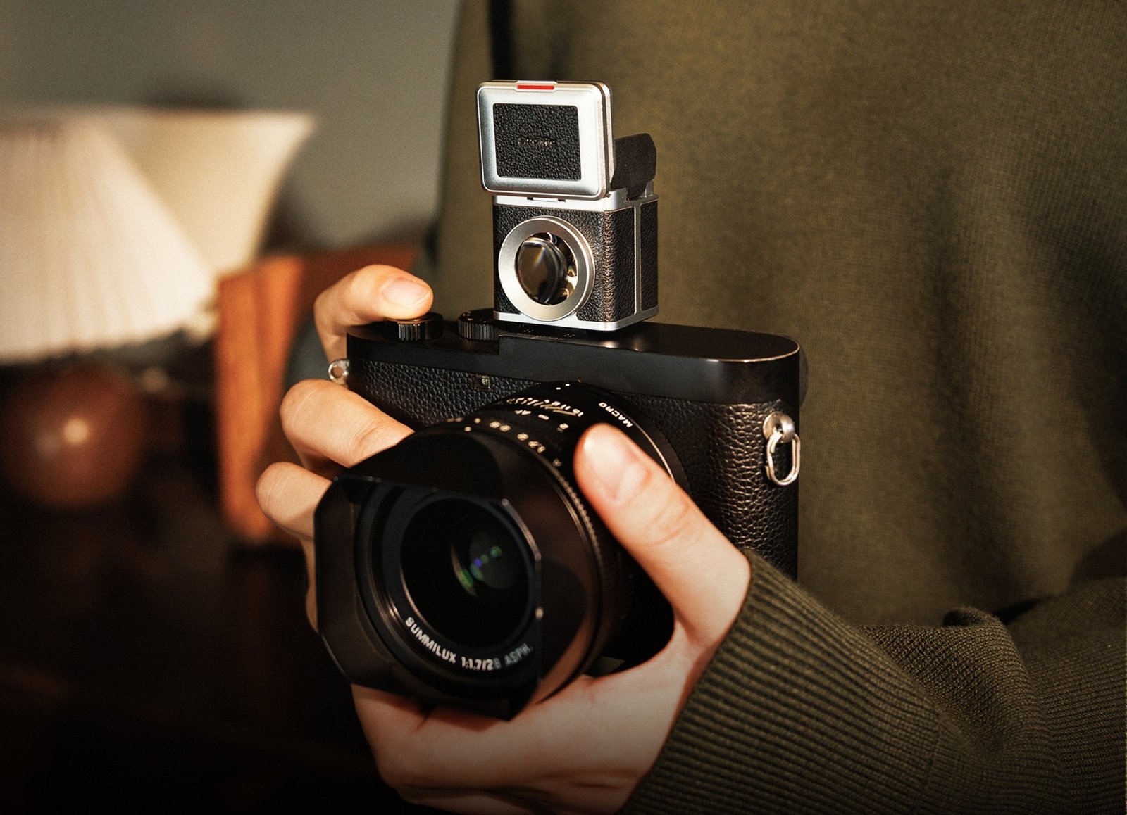 Retro style viewfinder for camera