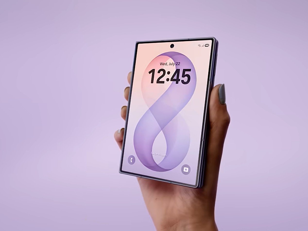 Samsung Galaxy Z Fold vs iPhone Duo