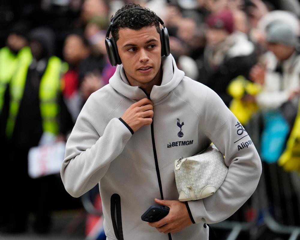 Brennan Johnson in action for Tottenham Hotspur