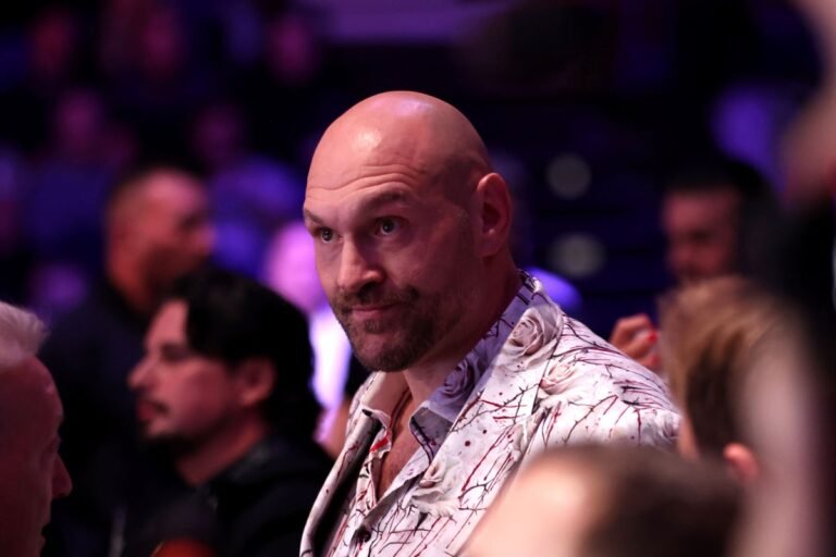 Tyson Fury pays tribute to Anthony Joshua's friends