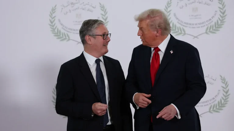Ed Davey and Keir Starmer in discussion, with a backdrop of UK and US flags, symbolising the trade tensions between the two countries, and the challenge to sue Donald Trump over tariffs