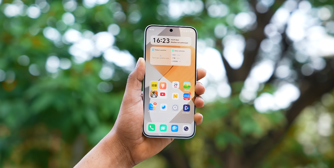 iQOO 15 expected to reach stores in UAE soon after its China debut