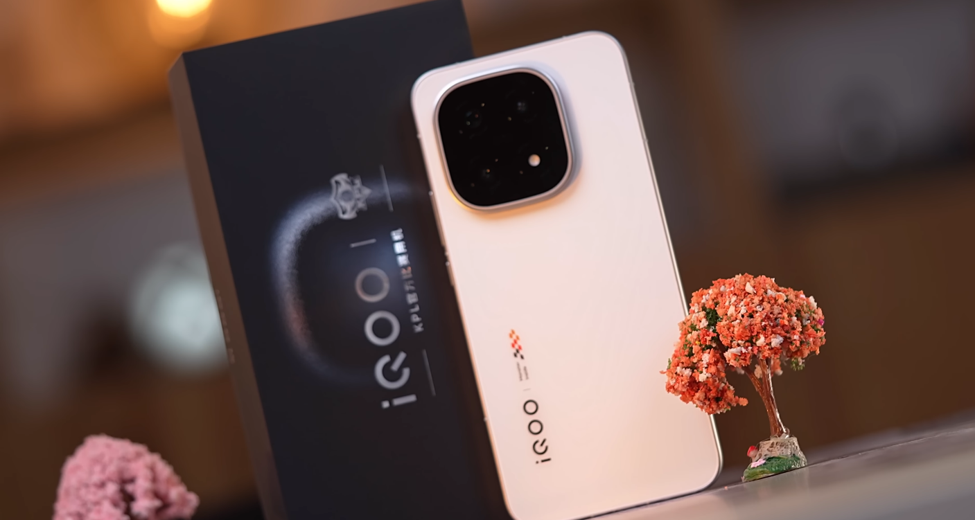 iQOO 15 hands-on experiences from UK vloggers reveal impressive performance and camera quality