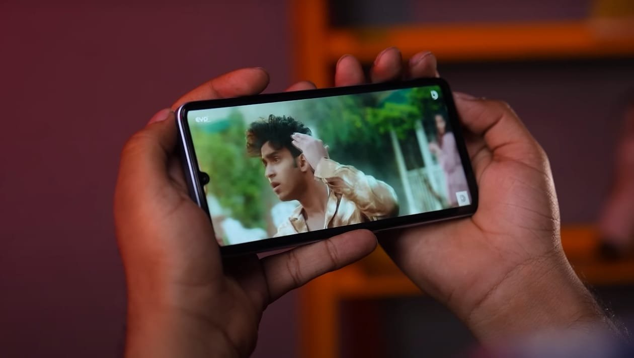 iQOO Z10 Lite 5G display