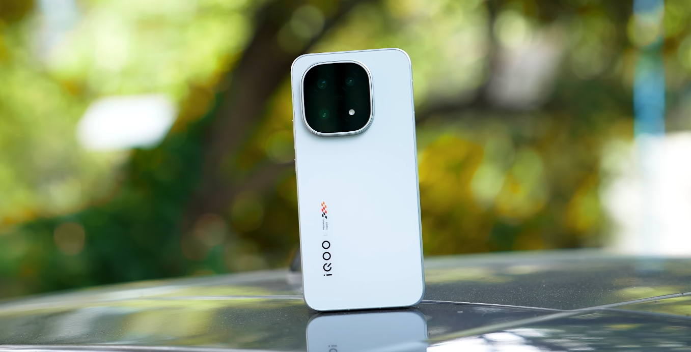 iQOO confirms UAE availability of the iQOO 15 in early 2026